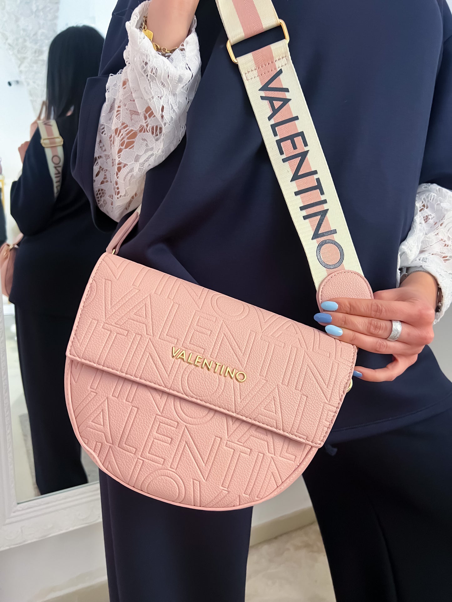 Borsa logo Valentino