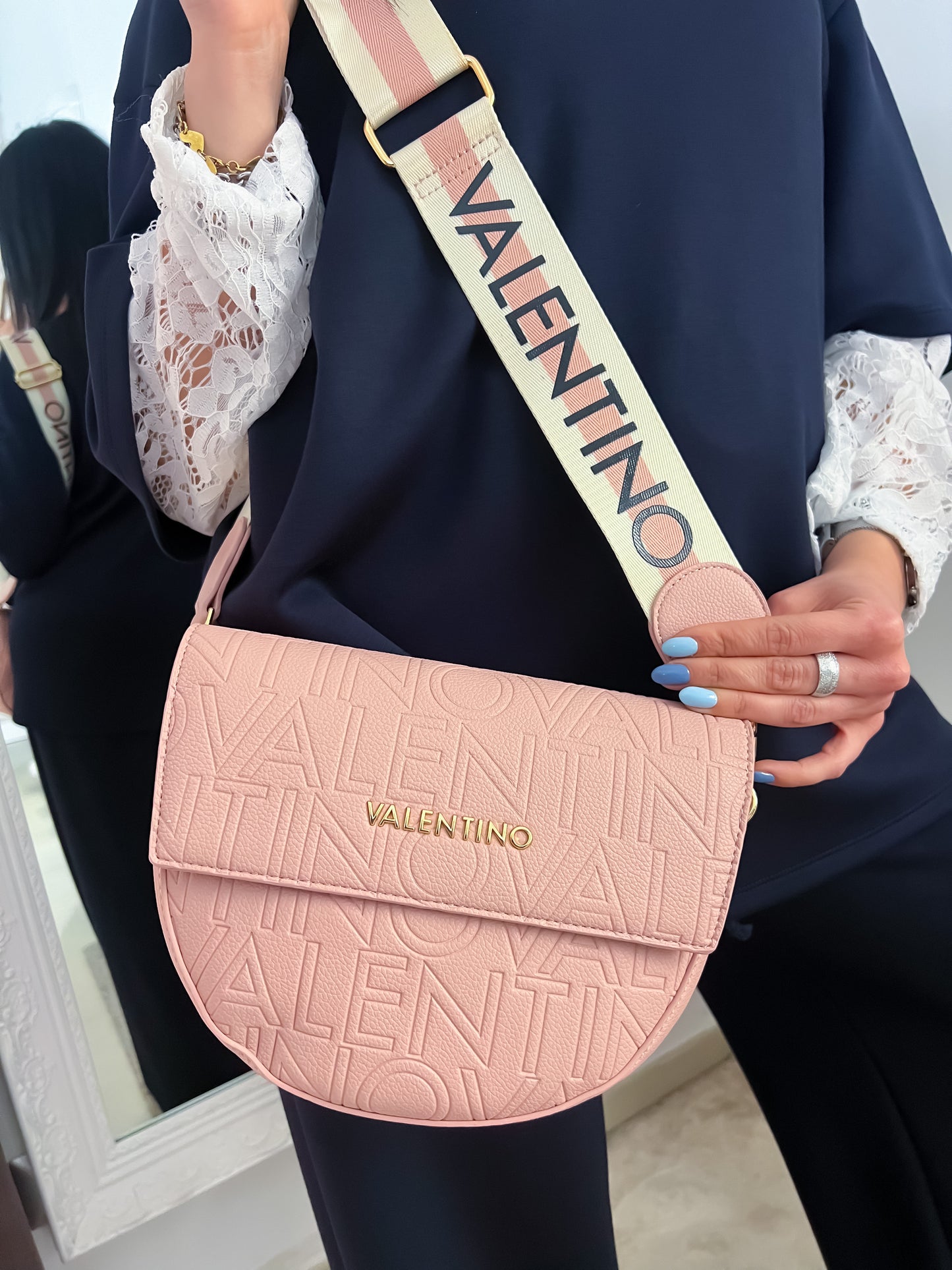 Borsa logo Valentino