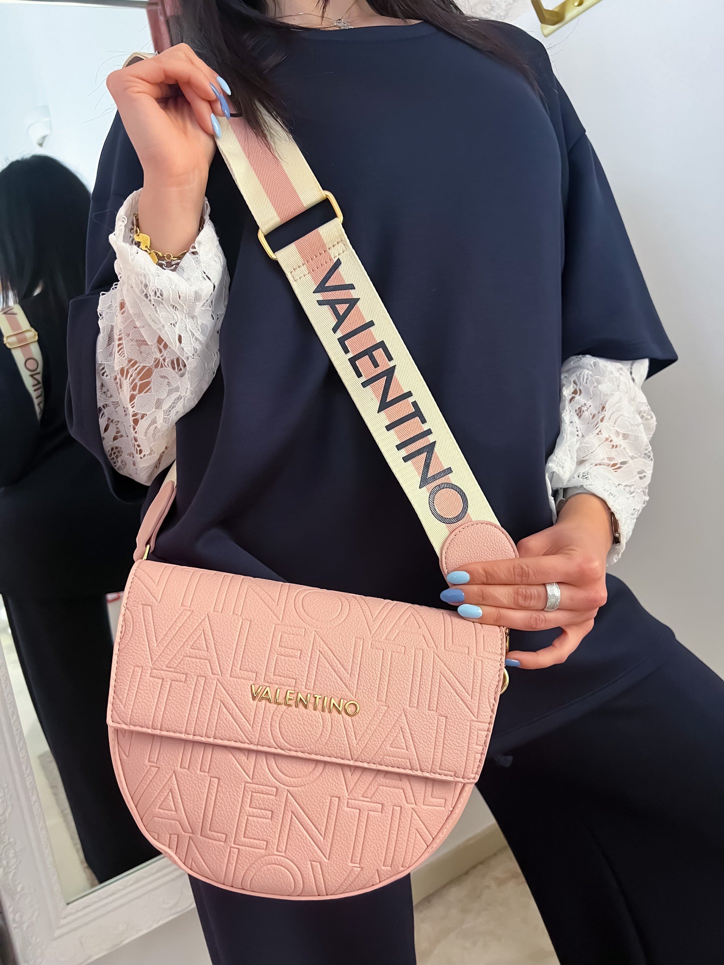 Borsa logo Valentino