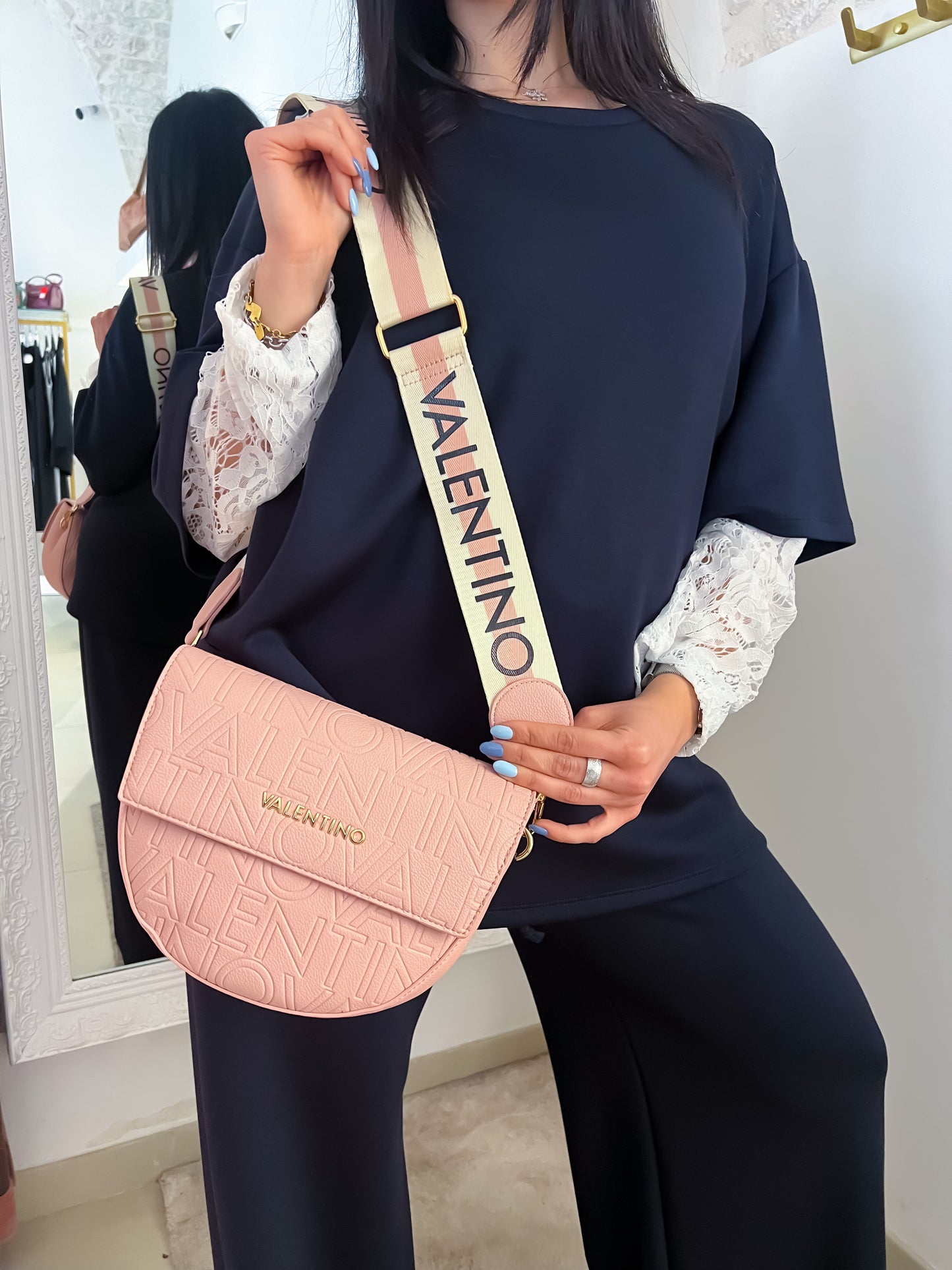 Borsa logo Valentino