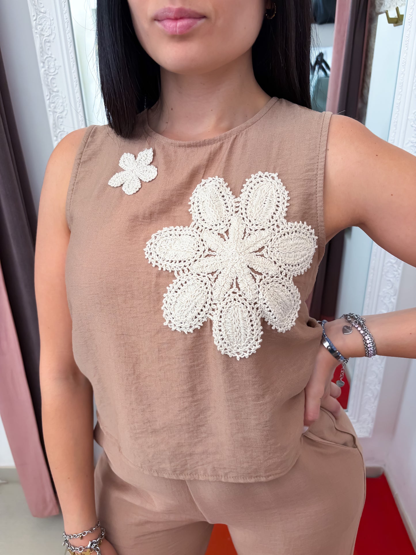 Top fiore ricamo