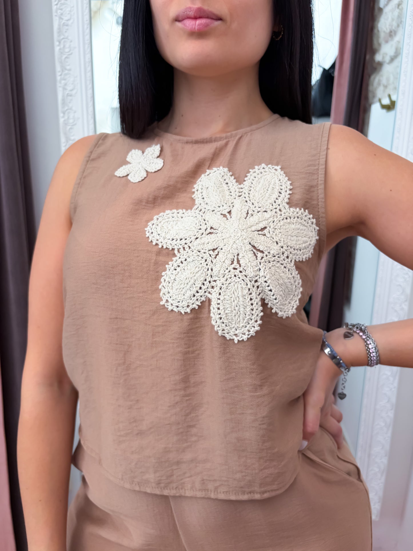 Top fiore ricamo
