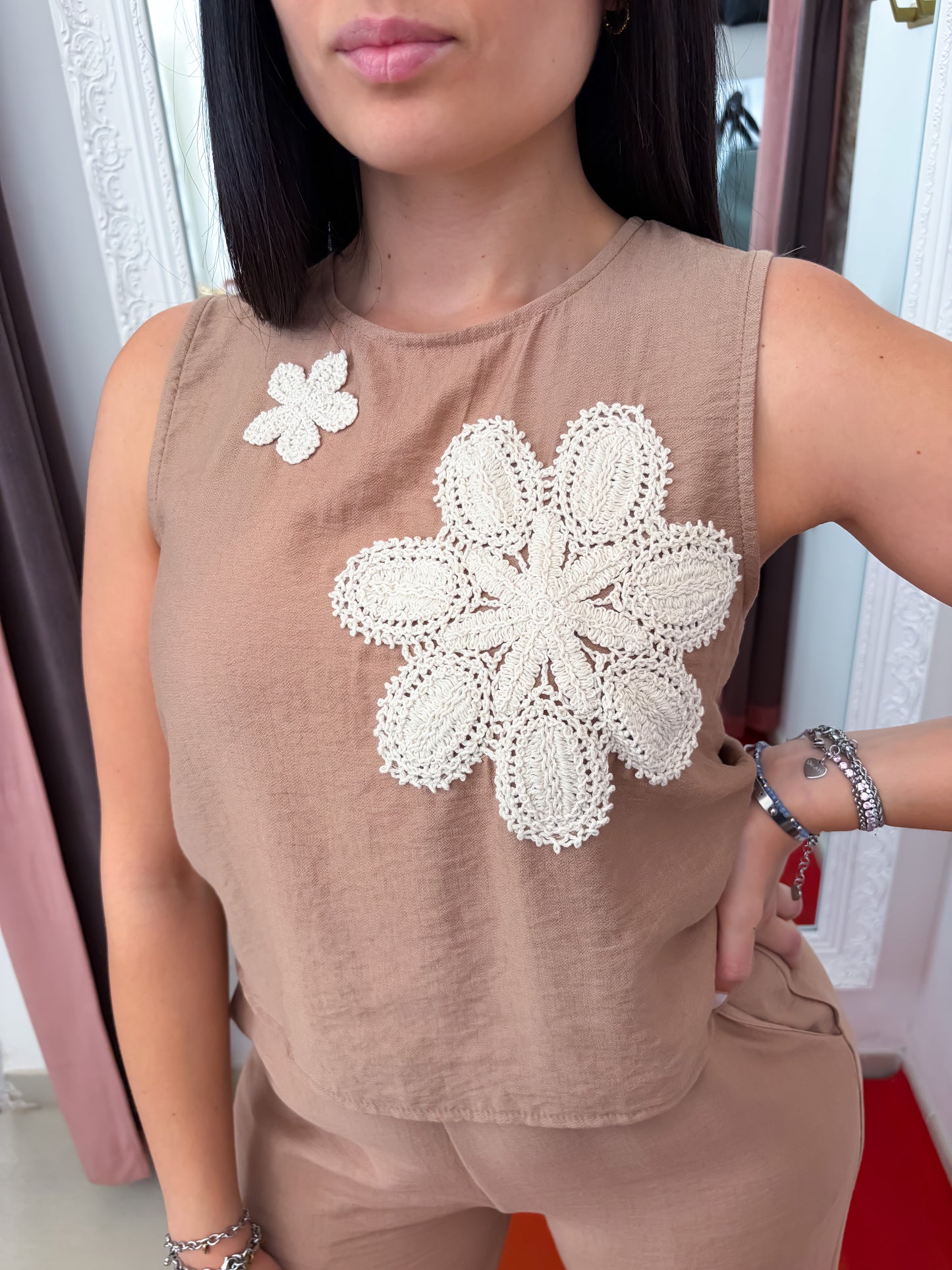 Top fiore ricamo