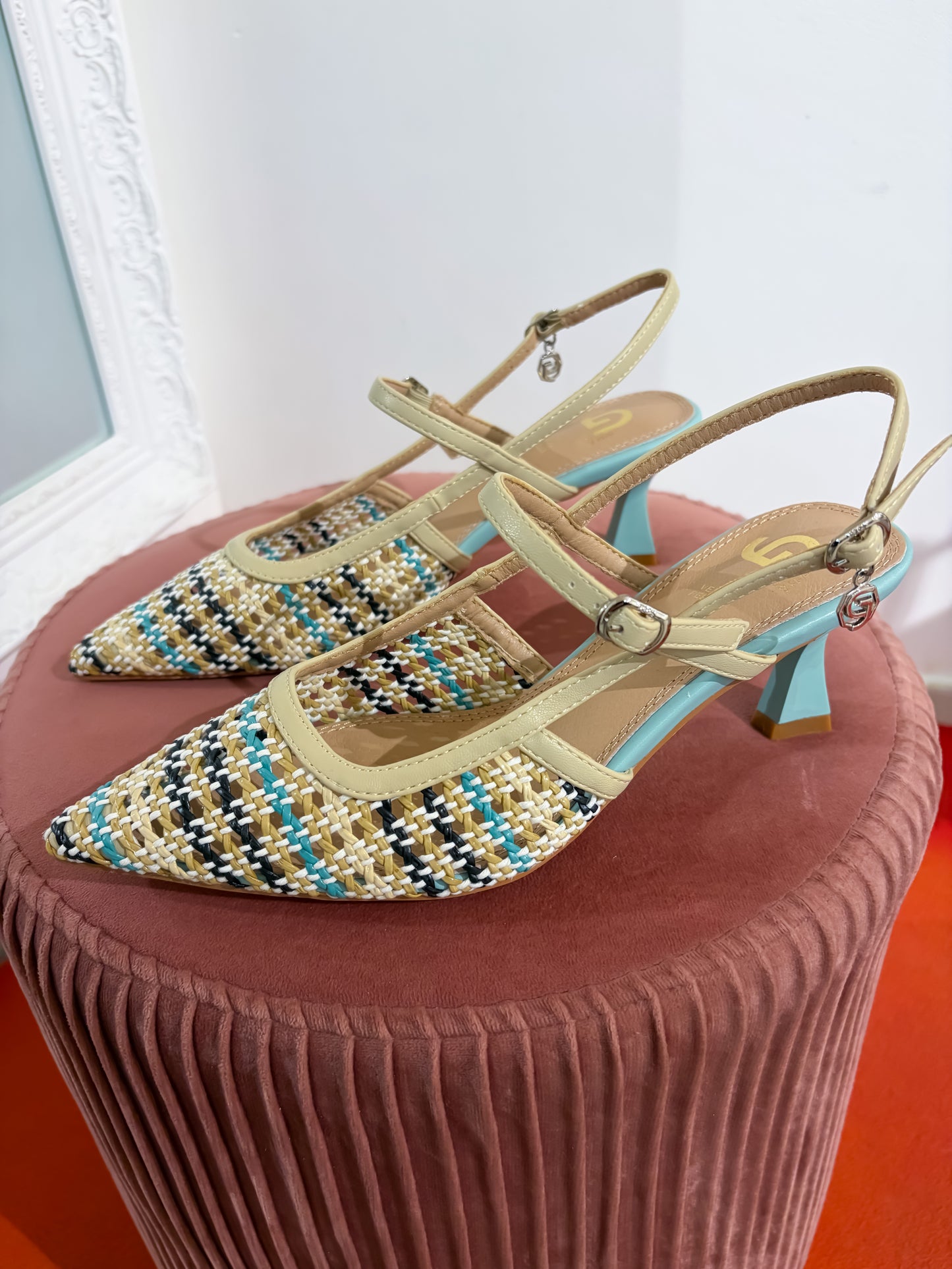 Slingback traforata
