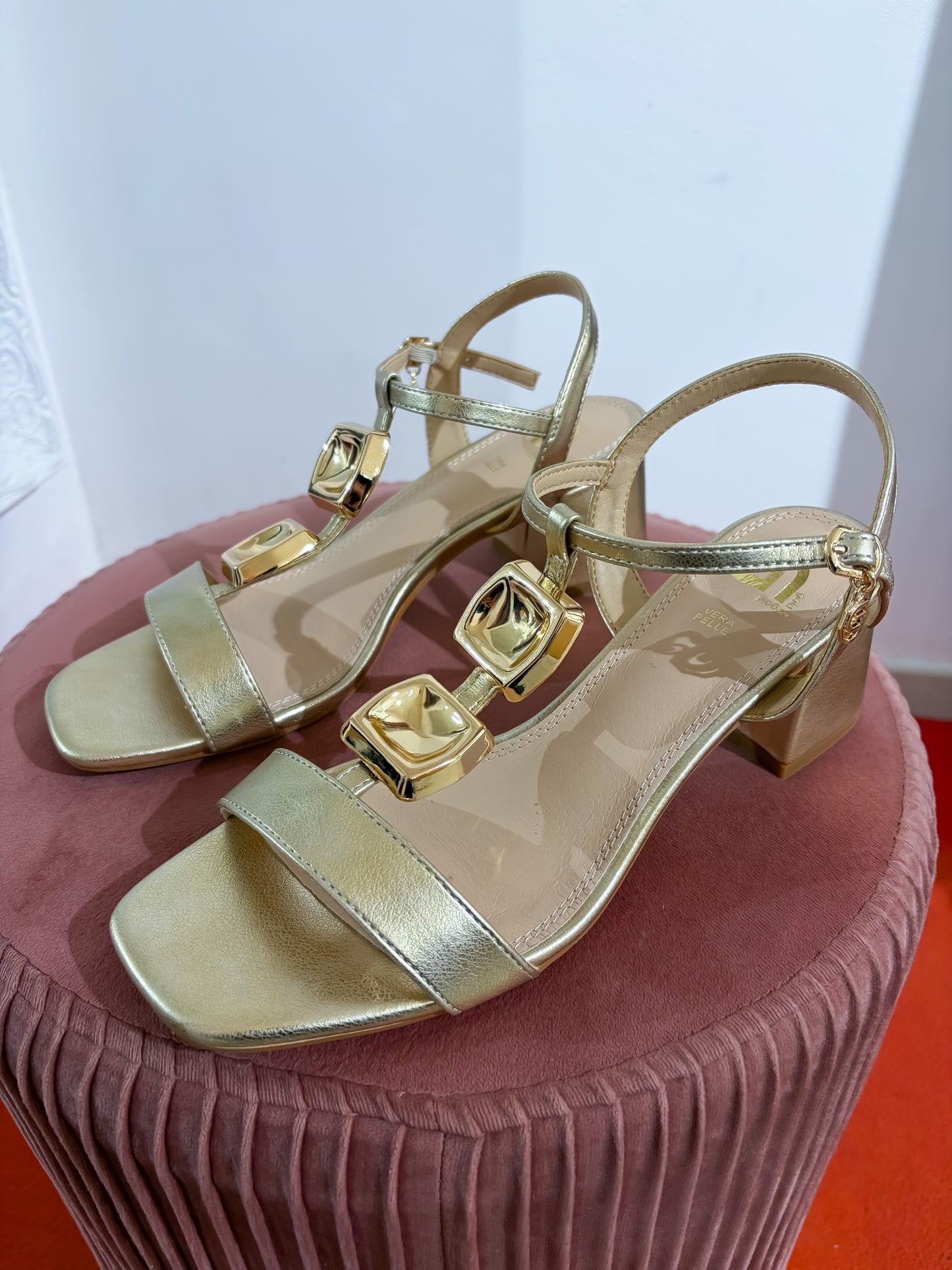 Sandalo tacco oro